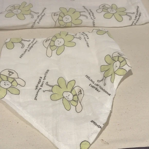 Infant 2 pice set burp cloth and bib - Picture 2 of 4